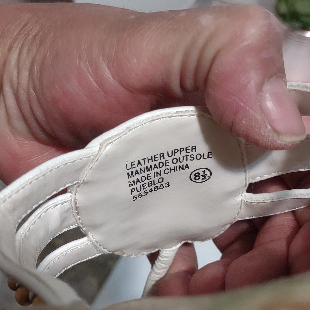Stylish White and Gold Women's Sandals - Picture 6 of 7
